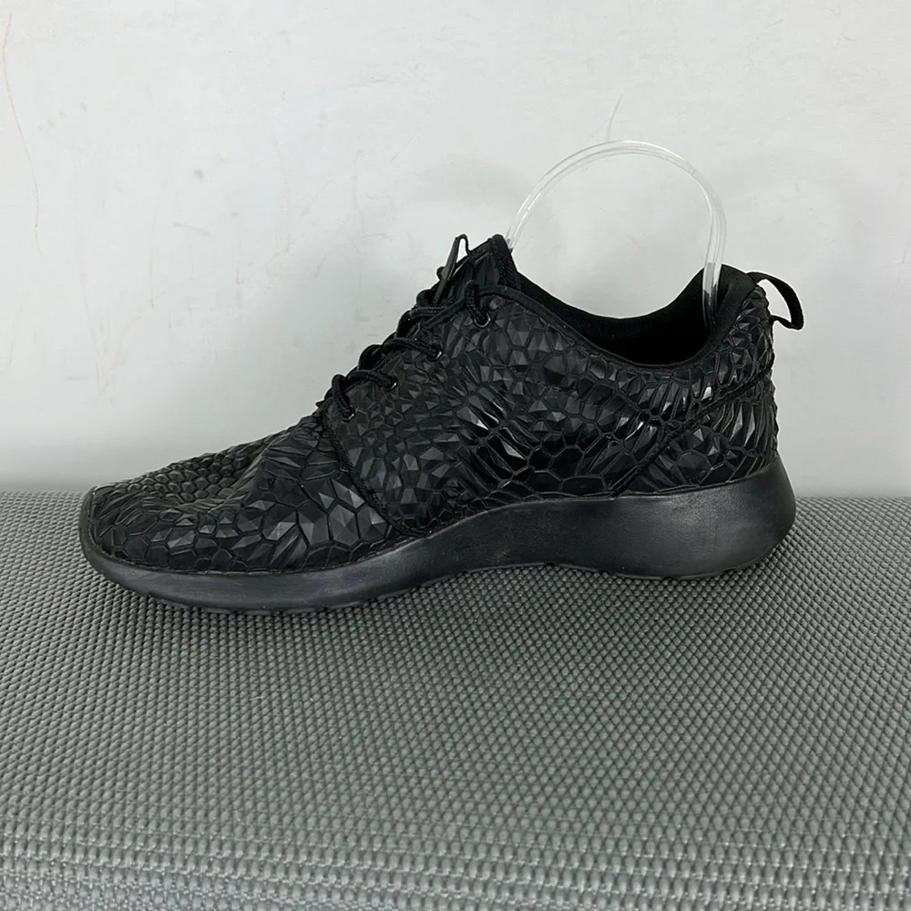Nike triple black textured roshe one athletic shoes us women’s size 9_5